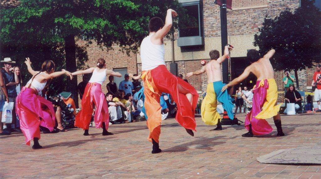 aminibigcircus performs at Baltimore's Artscape 2000