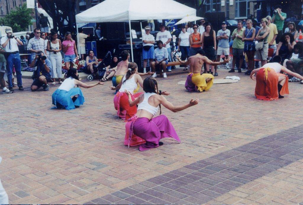 aminibigcircus performs at Baltimore's Artscape 2000